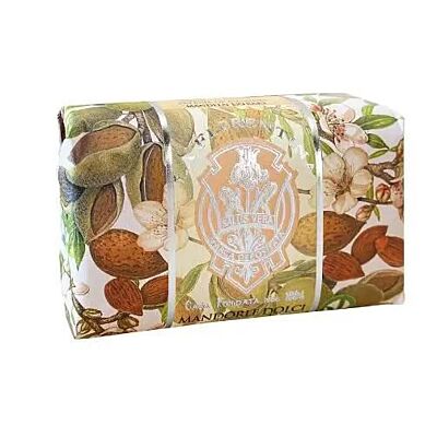 Мило солодкий мигдаль